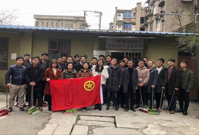 所團總支開展“3.5”打掃衛(wèi)生學雷鋒志愿服務(wù)活動